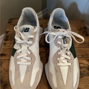 New Balance 327 Sneakers